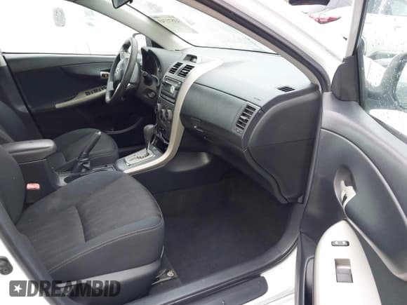 ✅ 2012 Toyota Corolla LE • VIN: 2T1BU4EE5CC792374 • Lot: 43571743. Wystawiony na IAAI z przebiegiem 247 263 mil. Bezpłatny archiwum sprzedaży aukcyjnych z USA i szczegółowy raport historii pojazdu na DreamBid. Zdjęcie 5.