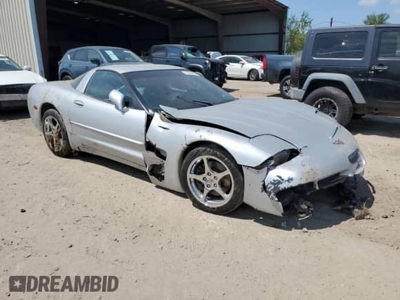 ✅ 2000 Chevrolet Corvette • VIN: 1G1YY22G7Y5120564 • Lot: 71281484. Wystawiony na Copart z przebiegiem Nie podano mil. Skorzystaj z bezpłatnego archiwum sprzedaży aukcyjnych z USA i zobacz szczegółowy raport historii pojazdu na DreamBid. Zdjęcie 4.