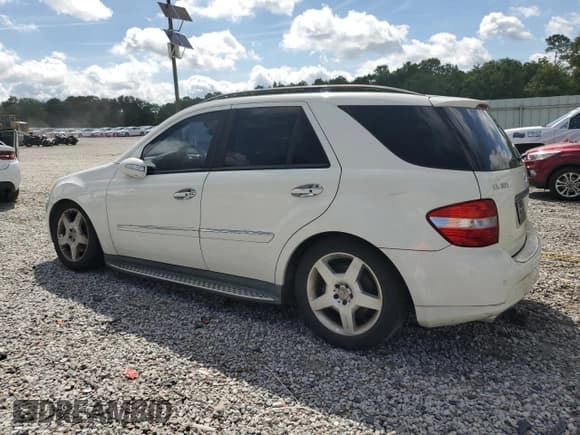 ✅ 2008 Mercedes-Benz M 550 • VIN: 4JGBB72E98A412553 • Lot: 61350025. Wystawiony na Copart z przebiegiem 154 355 mil. Bezpłatny archiwum sprzedaży aukcyjnych z USA i szczegółowy raport historii pojazdu na DreamBid. Zdjęcie 2.