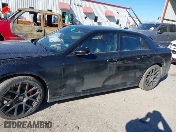 ✅ 2023 Chrysler 300 C • VIN: 2C3CCAPJ8PH500734 • Лот: 41230942. Опубликован ранее на IAAI с пробегом 19 191 миль. Бесплатный доступ к архиву аукционных продаж из США и подробный отчёт об истории автомобиля на DreamBid. Изображение 14.