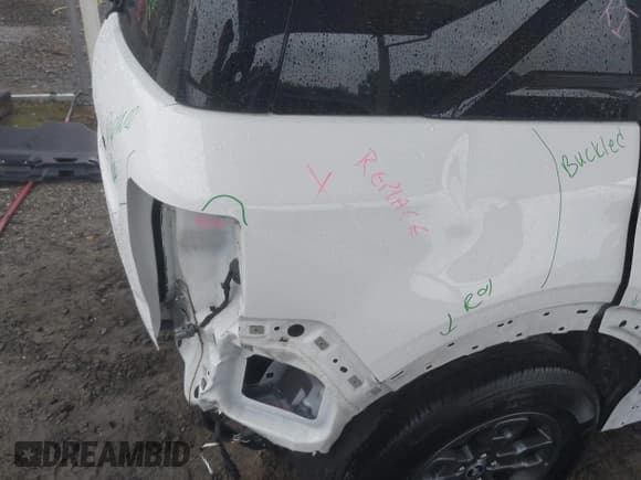 ✅ 2024 Ford Bronco Sport Big Bend • VIN: 3FMCR9B63RRE58598 • Lot: 43546089. Wystawiony na IAAI z przebiegiem 14 260 mil. Bezpłatny archiwum sprzedaży aukcyjnych z USA i szczegółowy raport historii pojazdu na DreamBid. Zdjęcie 18.