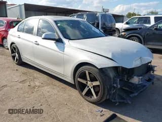 ✅ 2015 BMW 3 Series 328i • VIN: WBA3A5G52FNS86922 • Lot: 43310305. Wystawiony na IAAI z przebiegiem 153 339 mil. Bezpłatny archiwum sprzedaży aukcyjnych z USA i szczegółowy raport historii pojazdu na DreamBid. Zdjęcie 1.