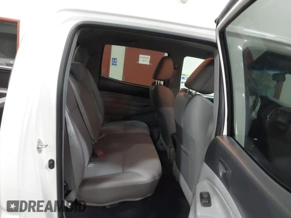 ✅ 2014 Toyota Tacoma • VIN: 3TMLU4EN5EM158285 • Lot: 42583384. Listed on IAAI with 11,353 mi. Free auction sales archive from the USA and detailed vehicle history report at DreamBid. Image 8.