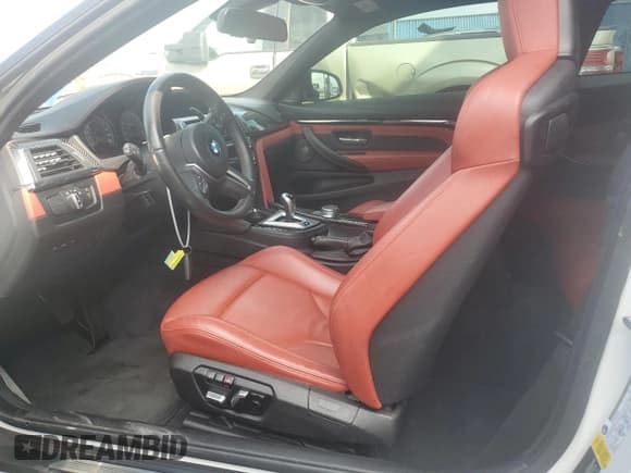 ✅ 2020 BMW M4 • VIN: WBS4Y9C09LAH83100 • Lot: 44961935. Listed on Copart with 30,704 mi. Free auction sales archive from the USA and detailed vehicle history report at DreamBid. Image 7.