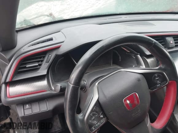 ✅ 2018 Honda Civic Type R Touring • VIN: SHHFK8G77JU204351 • Lot: 42982836. Wystawiony na IAAI z przebiegiem Nie podano. Bezpłatny archiwum sprzedaży aukcyjnych z USA i szczegółowy raport historii pojazdu na DreamBid. Zdjęcie 15.