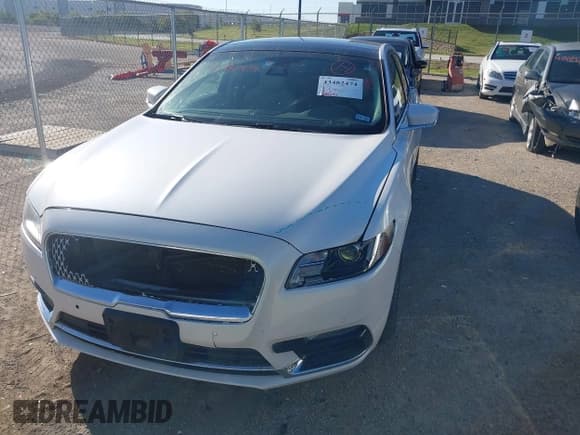 ✅ 2017 Lincoln Continental Reserve • VIN: 1LN6L9NC1H5609441 • Lot: 43482474. Listed on IAAI with 201,890 mi. Free auction sales archive from the USA and detailed vehicle history report at DreamBid. Image 17.