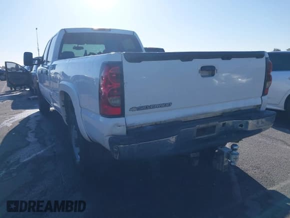 ✅ 2005 Chevrolet Silverado 2500HD LS • VIN: 1GCHK23265F915459 • Lot: 41829485. Wystawiony na IAAI z przebiegiem 109 464 mil. Bezpłatny archiwum sprzedaży aukcyjnych z USA i szczegółowy raport historii pojazdu na DreamBid. Zdjęcie 3.