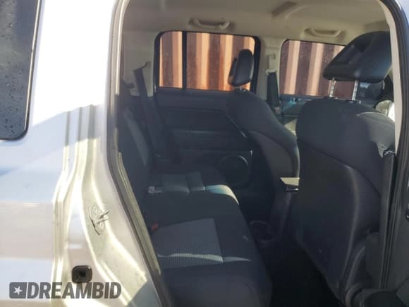 ✅ 2009 Jeep Patriot Sport • VIN: 1J4FF28BX9D250002 • Lot: 53442195. Listed on Copart with 152,470 mi. Free auction sales archive from the USA and detailed vehicle history report at DreamBid. Image 11.