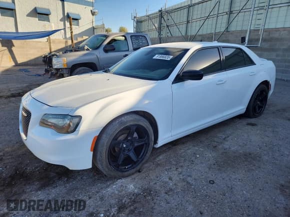✅ 2019 Chrysler 300 Touring • VIN: 2C3CCAAG6KH738636 • Lot: 91866835. Listed on Copart with 82,393 mi. Free auction sales archive from the USA and detailed vehicle history report at DreamBid. Image 1.