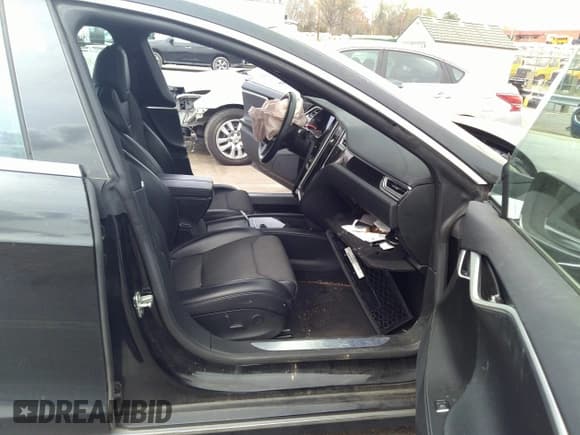 ✅ 2017 Tesla Model S 60 • VIN: 5YJSA1E13HF197109 • Lot: 41926033. Listed on IAAI with 150,463 mi. Free auction sales archive from the USA and detailed vehicle history report at DreamBid. Image 5.