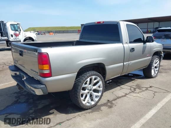 2002 Chevrolet Silverado 1500 LS z VIN 1GCEK14V12Z277928, wystawiony jako IAAI lot #42049150 z przebiegiem 198 414 mil mil oraz . Historia ofert i sprzedaży dostępna na DreamBid. Obrazek 4.