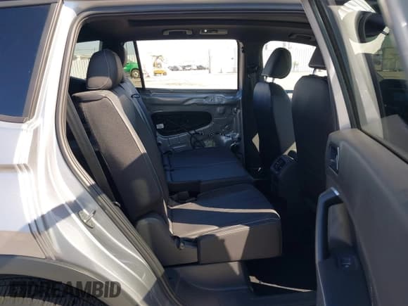 ✅ 2024 Volkswagen Tiguan SE R-Line Black • VIN: 3VVCB7AX3RM226105 • Lot: 43125696. Listed on IAAI with 4,118 mi. Free auction sales archive from the USA and detailed vehicle history report at DreamBid. Image 8.