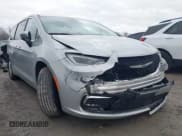 ✅ 2023 Chrysler Pacifica Touring L • VIN: 2C4RC1BG2PR624607 • Lot: 43731422. Wystawiony na IAAI z przebiegiem 63 563 mil. Bezpłatny archiwum sprzedaży aukcyjnych z USA i szczegółowy raport historii pojazdu na DreamBid. Zdjęcie 6.