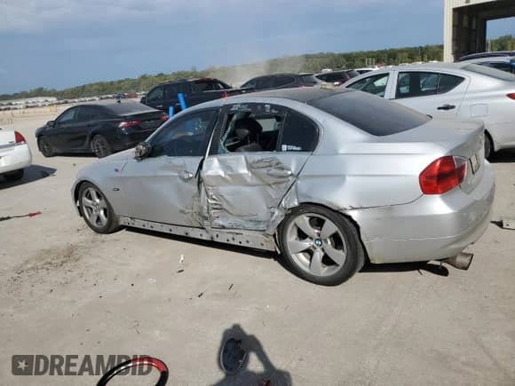 2006 BMW 3 Series 330xi with VIN WBAVD33516KV60834, listed as a Copart auction lot 84768425 with 182,972 mi miles and Salvage title. Bid and sale history available at DreamBid. Image 2.