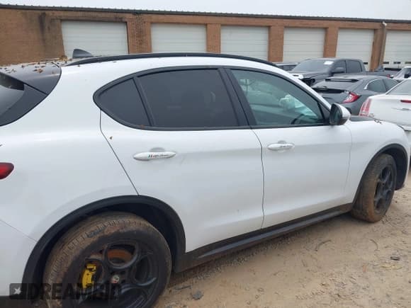 ✅ 2018 Alfa Romeo Stelvio Sport • VIN: ZASFAKPN3J7B85715 • Лот: 42248109. Опубликован ранее на IAAI с пробегом Не указан. Бесплатный доступ к архиву аукционных продаж из США и подробный отчёт об истории автомобиля на DreamBid. Изображение 13.