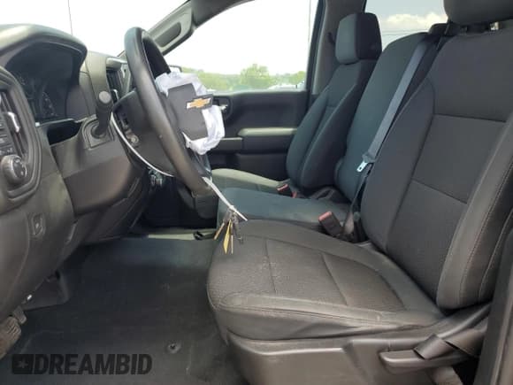 ✅ 2019 Chevrolet Silverado 1500 Custom • VIN: 1GCRYBEH1KZ405308 • Lot: 61600925. Wystawiony na Copart z przebiegiem 42 730 mil. Bezpłatny archiwum sprzedaży aukcyjnych z USA i szczegółowy raport historii pojazdu na DreamBid. Zdjęcie 7.