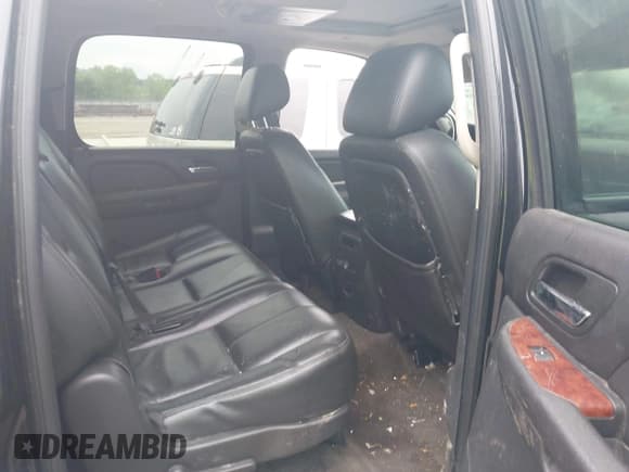 ✅ 2011 Chevrolet Suburban LT • VIN: 1GNSKJE39BR320788 • Lot: 42386595. Listed on IAAI with 223,550 mi. Free auction sales archive from the USA and detailed vehicle history report at DreamBid. Image 8.