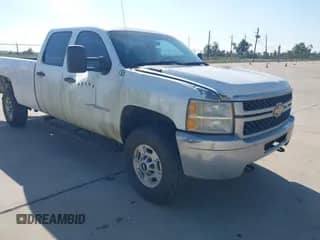 2011 Chevrolet Silverado 2500HD Work Truck z VIN 1GC1CVC80BF189467, wystawiony jako IAAI lot #43417887 z przebiegiem 181 436 mil mil oraz . Historia ofert i sprzedaży dostępna na DreamBid. Obrazek 1.