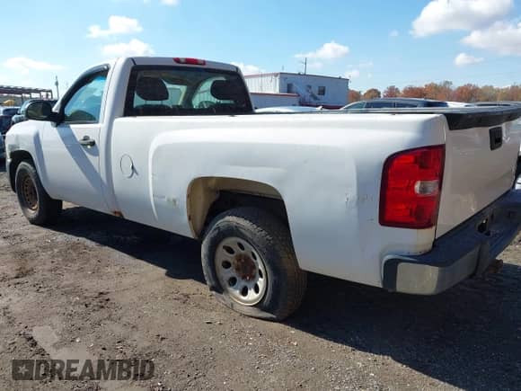 2008 Chevrolet Silverado 1500 Work Truck z VIN 1GCEC14C58Z184446, wystawiony jako IAAI lot #43588921 z przebiegiem 313 463 mil mil oraz . Historia ofert i sprzedaży dostępna na DreamBid. Obrazek 3.