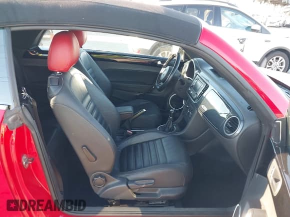 ✅ 2013 Volkswagen Beetle R-Line SEL • VIN: 3VW8T7AT5DM821445 • Lot: 43699495. Wystawiony na IAAI z przebiegiem 89 985 mil. Bezpłatny archiwum sprzedaży aukcyjnych z USA i szczegółowy raport historii pojazdu na DreamBid. Zdjęcie 5.