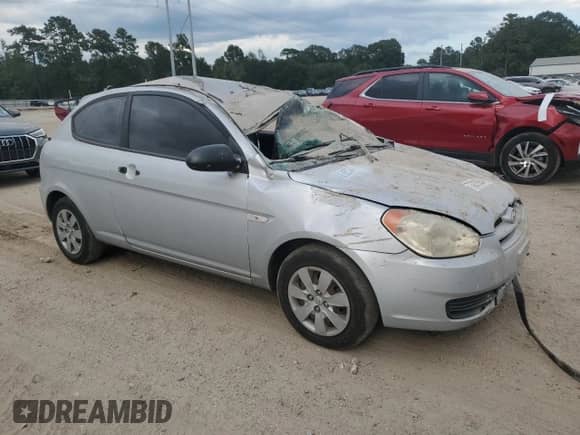 2008 Hyundai Accent GS z VIN KMHCM36CX8U101308, wystawiony jako Copart lot #73219834 z przebiegiem Nie podano mil oraz Szkoda całkowita • Salvage title. Historia ofert i sprzedaży dostępna na DreamBid. Obrazek 4.