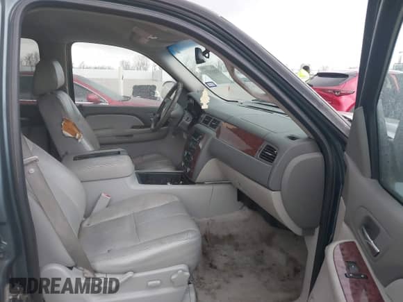 2008 Chevrolet Tahoe 2LT z VIN 1GNFC13098R204006, wystawiony jako IAAI lot #41553139 z przebiegiem 287 809 mil mil oraz . Historia ofert i sprzedaży dostępna na DreamBid. Obrazek 5.