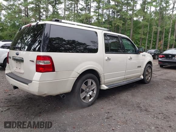 ✅ 2007 Ford Expedition Max Limited • VIN: 1FMFK20587LA80244 • Lot: 43267125. Wystawiony na IAAI z przebiegiem 219 672 mil. Bezpłatny archiwum sprzedaży aukcyjnych z USA i szczegółowy raport historii pojazdu na DreamBid. Zdjęcie 4.