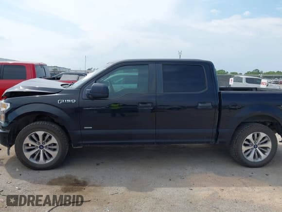 ✅ 2017 Ford F-150 XLT • VIN: 1FTEW1CP4HKD92287 • Lot: 43164109. Wystawiony na IAAI z przebiegiem 154 051 mil. Bezpłatny archiwum sprzedaży aukcyjnych z USA i szczegółowy raport historii pojazdu na DreamBid. Zdjęcie 14.