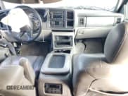 ✅ 2005 Chevrolet Suburban Z71 • VIN: 3GNFK16Z35G195828 • Лот: 88249925. Опубликован ранее на Copart с пробегом 254 252 миль. Бесплатный доступ к архиву аукционных продаж из США и подробный отчёт об истории автомобиля на DreamBid. Изображение 8.