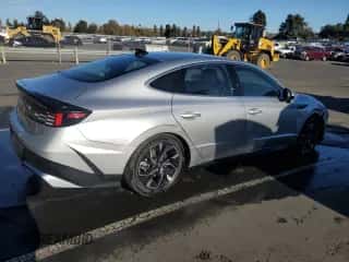 2025 Hyundai Sonata SEL with VIN KMHL64JA2SA435721, listed as a Copart auction lot 91118065 with 30,116 mi miles and Clean title. Bid and sale history available at DreamBid. Image 3.