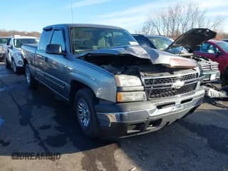 ✅ 2006 Chevrolet Silverado 1500 Work Truck • VIN: 1GCEC19X26Z285713 • Lot: 43689416. Wystawiony na IAAI z przebiegiem 141 154 mil. Bezpłatny archiwum sprzedaży aukcyjnych z USA i szczegółowy raport historii pojazdu na DreamBid. Zdjęcie 1.