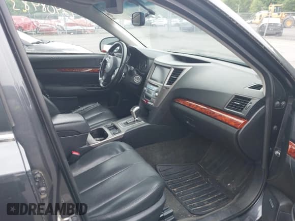 ✅ 2012 Subaru Outback Limited • VIN: 4S4BRDLC3C2263826 • Lot: 42408483. Listed on IAAI with 201,000 mi. Free auction sales archive from the USA and detailed vehicle history report at DreamBid. Image 5.