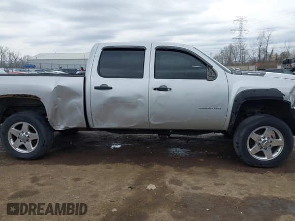 ✅ 2011 Chevrolet Silverado 2500HD LT • VIN: 1GC1KXCG5BF243996 • Лот: 41820026. Опубликован ранее на IAAI с пробегом 176 712 миль. Бесплатный доступ к архиву аукционных продаж из США и подробный отчёт об истории автомобиля на DreamBid. Изображение 13.