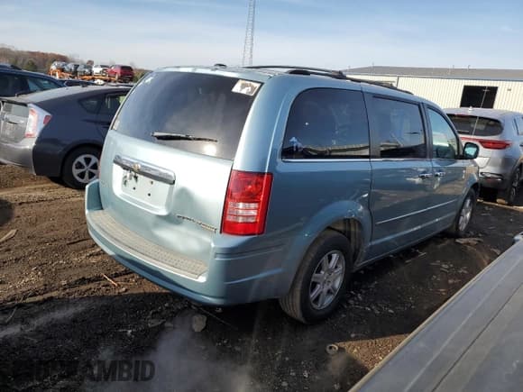 ✅ 2010 Chrysler Town & Country Touring Plus • VIN: 2A4RR8D15AR377021 • Lot: 92682835. Wystawiony na Copart z przebiegiem 151 032 mil. Bezpłatny archiwum sprzedaży aukcyjnych z USA i szczegółowy raport historii pojazdu na DreamBid. Zdjęcie 3.