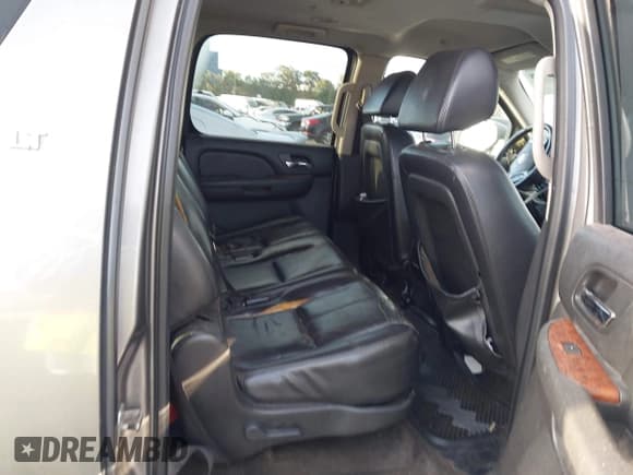 ✅ 2008 Chevrolet Suburban LTZ • VIN: 3GNFC16098G106587 • Lot: 43343278. Listed on IAAI with 213,740 mi. Free auction sales archive from the USA and detailed vehicle history report at DreamBid. Image 8.