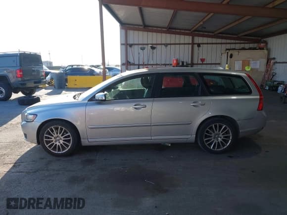 ✅ 2009 Volvo V50 • VIN: YV1MW390592470167 • Lot: 42473638. Listed on IAAI with 104,772 mi. Free auction sales archive from the USA and detailed vehicle history report at DreamBid. Image 15.