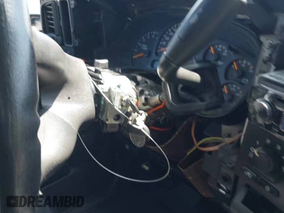 ✅ 2005 Chevrolet Silverado 1500 LS • VIN: 1GCEC19Z55Z339828 • Lot: 42303915. Wystawiony na IAAI z przebiegiem 90 509 mil mil. Skorzystaj z bezpłatnego archiwum sprzedaży aukcyjnych z USA i zobacz szczegółowy raport historii pojazdu na DreamBid. Zdjęcie 6.