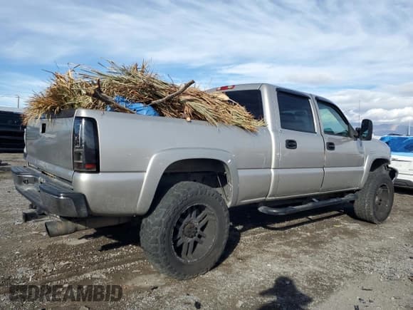 ✅ 2005 Chevrolet Silverado 2500HD LS • VIN: 1GCHK232X5F946066 • Lot: 91932395. Wystawiony na Copart z przebiegiem 180 948 mil. Bezpłatny archiwum sprzedaży aukcyjnych z USA i szczegółowy raport historii pojazdu na DreamBid. Zdjęcie 3.