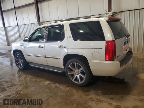 ✅ 2011 Cadillac Escalade • VIN: 1GYS4EEJ4BR157874 • Lot: 68929895. Wystawiony na Copart z przebiegiem 88 108 mil. Bezpłatny archiwum sprzedaży aukcyjnych z USA i szczegółowy raport historii pojazdu na DreamBid. Zdjęcie 2.