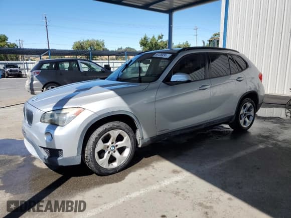 ✅ 2013 BMW X1 28i • VIN: WBAVM1C57DVW45810 • Лот: 68126824. Опубликован ранее на Copart с пробегом 149 237 миль. Бесплатный доступ к архиву аукционных продаж из США и подробный отчёт об истории автомобиля на DreamBid. Изображение 1.