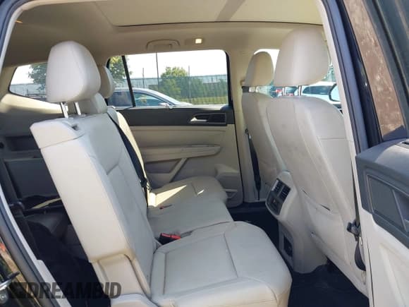 ✅ 2019 Volkswagen Atlas SEL • VIN: 1V2MR2CA6KC519772 • Lot: 43134948. Wystawiony na IAAI z przebiegiem 125 744 mil. Bezpłatny archiwum sprzedaży aukcyjnych z USA i szczegółowy raport historii pojazdu na DreamBid. Zdjęcie 8.