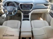 ✅ 2023 GMC Acadia Denali • VIN: 1GKKNPLS1PZ150015 • Lot: 65789175. Wystawiony na Copart z przebiegiem 47 667 mil. Bezpłatny archiwum sprzedaży aukcyjnych z USA i szczegółowy raport historii pojazdu na DreamBid. Zdjęcie 8.