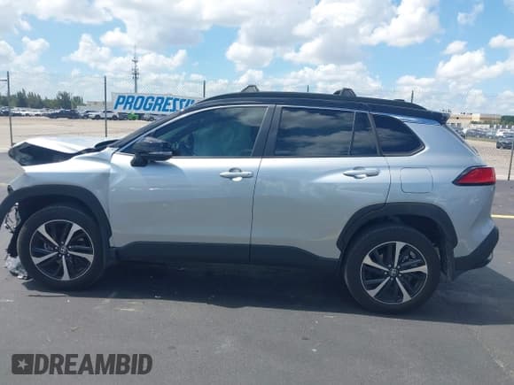 ✅ 2025 Toyota Corolla Cross Hybrid S • VIN: 7MUFBABG9SV069120 • Lot: 42535520. Wystawiony na IAAI z przebiegiem 3 968 mil. Bezpłatny archiwum sprzedaży aukcyjnych z USA i szczegółowy raport historii pojazdu na DreamBid. Zdjęcie 15.