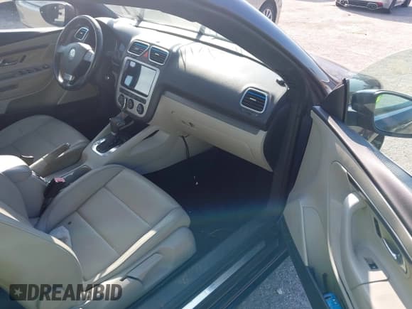 ✅ 2009 Volkswagen Eos Komfort • VIN: WVWBA71F69V006516 • Lot: 43738170. Wystawiony na IAAI z przebiegiem 152 577 mil. Bezpłatny archiwum sprzedaży aukcyjnych z USA i szczegółowy raport historii pojazdu na DreamBid. Zdjęcie 5.