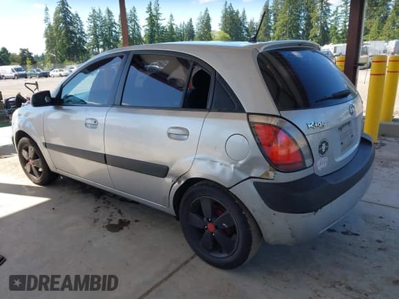 ✅ 2007 Kia Rio SX • VIN: KNADE163X76205520 • Лот: 42385193. Опубликован ранее на IAAI с пробегом 254 437 миль. Бесплатный доступ к архиву аукционных продаж из США и подробный отчёт об истории автомобиля на DreamBid. Изображение 3.
