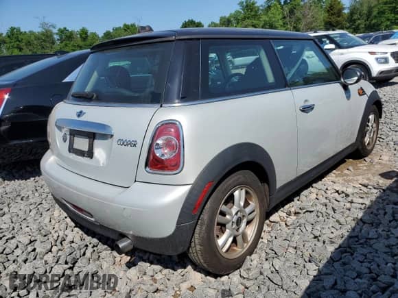 2013 MINI Hardtop with VIN WMWSU3C57DT546947, listed as a Copart auction lot 62088645 with 99,944 mi miles and Salvage title. Bid and sale history available at DreamBid. Image 3.
