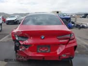 ✅ 2022 BMW 8 Series M850i • VIN: WBAGV8C04NCH90015 • Lot: 42020711. Wystawiony na IAAI z przebiegiem 39 801 mil. Bezpłatny archiwum sprzedaży aukcyjnych z USA i szczegółowy raport historii pojazdu na DreamBid. Zdjęcie 16.