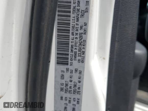 2017 Ram 1500 Tradesman z VIN 3C6JR6AT9HG742076, wystawiony jako Copart lot #59478235 z przebiegiem 148 694 mil mil oraz Szkoda całkowita • Salvage title. Historia ofert i sprzedaży dostępna na DreamBid. Obrazek 12.