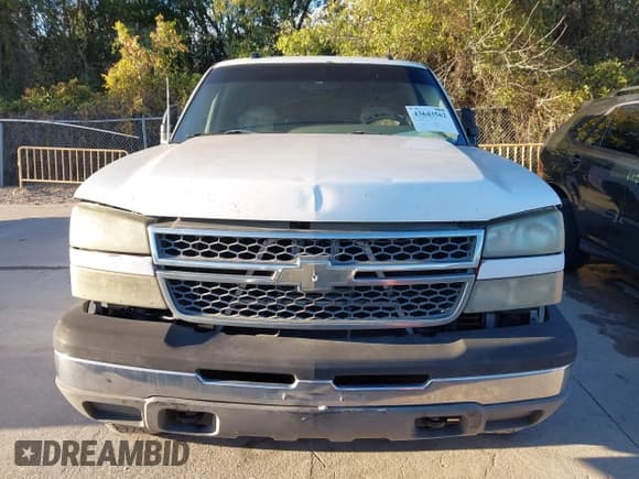 ✅ 2005 Chevrolet Silverado 2500HD LT • VIN: 1GCHC23U75F883040 • Lot: 43643562. Wystawiony na IAAI z przebiegiem 268 370 mil. Bezpłatny archiwum sprzedaży aukcyjnych z USA i szczegółowy raport historii pojazdu na DreamBid. Zdjęcie 12.