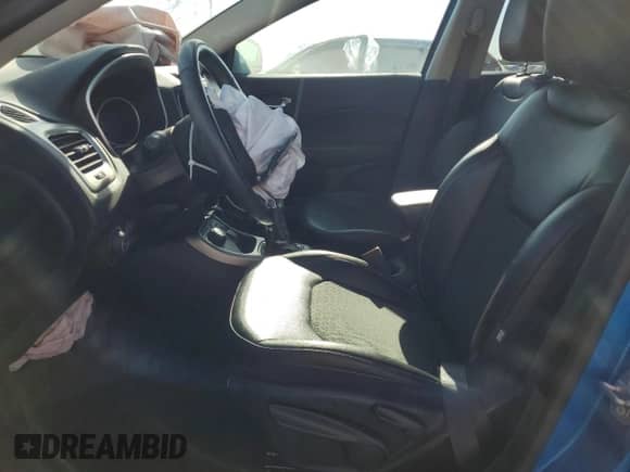 2019 Jeep Compass Latitude with VIN 3C4NJDBB2KT801138, listed as a Copart auction lot 65320085 with 48,339 mi miles and Salvage title. Bid and sale history available at DreamBid. Image 7.